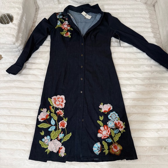 New York & Co SOFT DENIM feel, BOHO embroidered Midi Dress w/ button front. SEXY - Picture 3 of 8